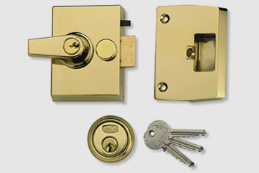 Nightlatch installation by Stoke Newington master locksmith